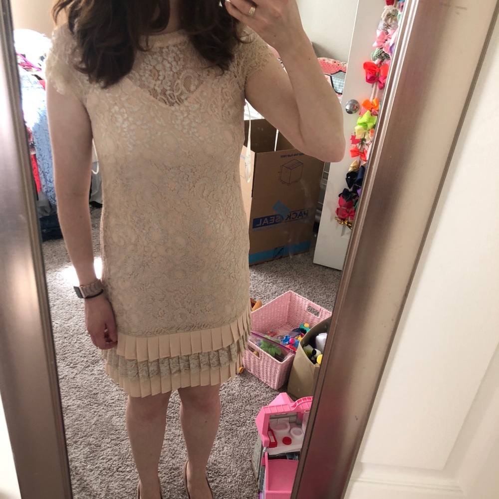 Lace light pink dress